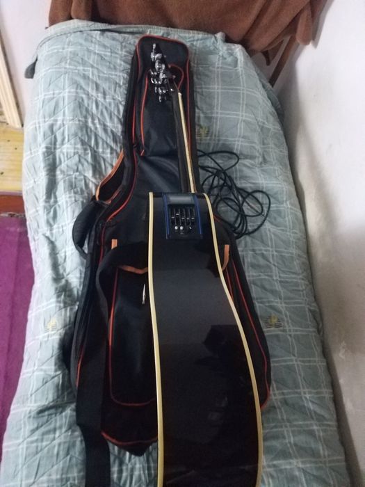 Akustik gitara (Stratos)