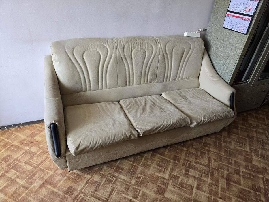 Диван с дишаща кожа