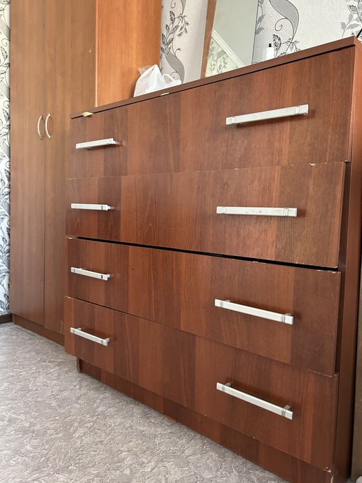 Продам кровать шкаф тумба