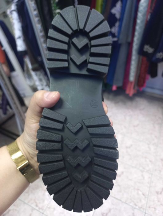 Продам новую обувь 36 размера