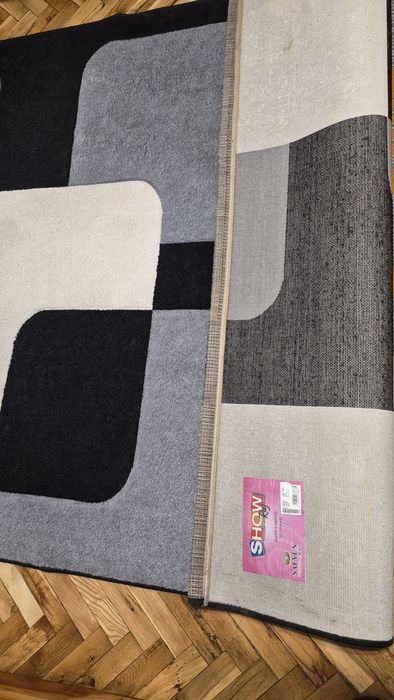 Продавам сиво бял вълнен килим 150/233