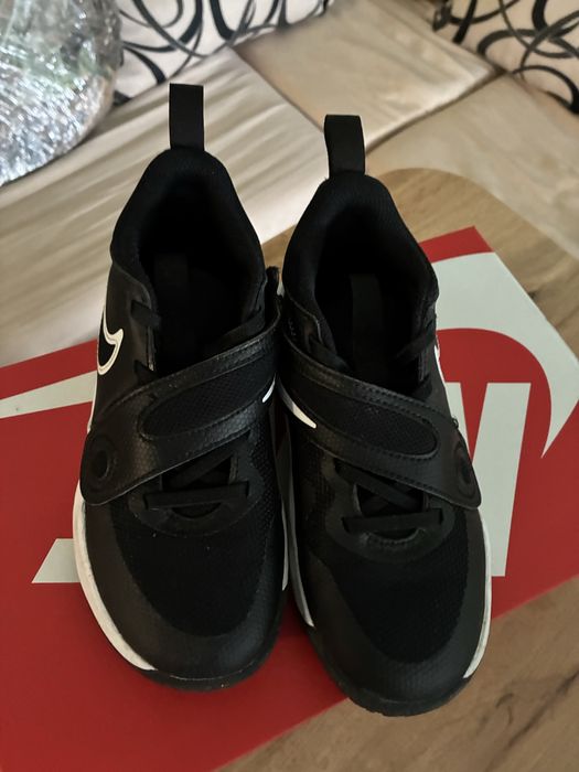 Продавам  маратонки nike