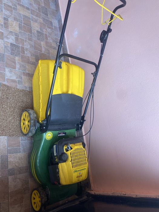 Vand masina de gazon