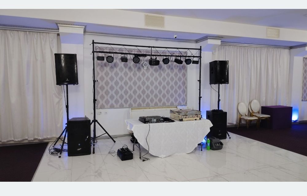 MC și DJ, sonorizare ,schela lumini profesionale, scena, mașină de fum