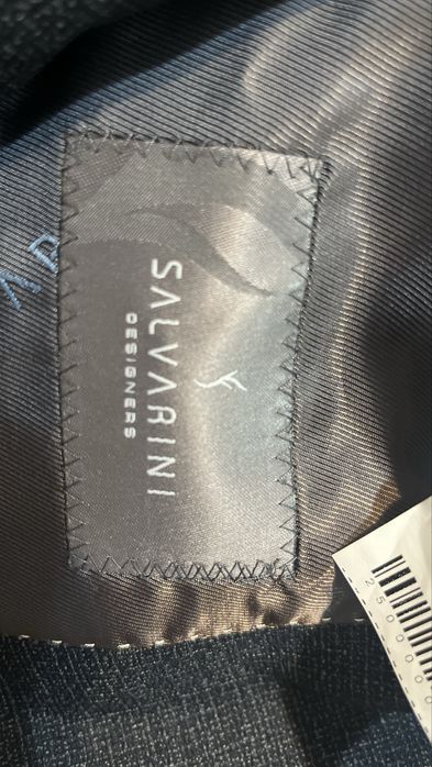 Костюм тройка  почти новый