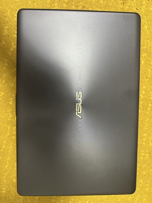 Asus x542u i7 8gb ram 256 ssd