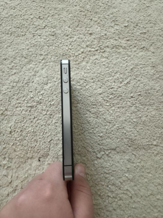 Iphone 5 si 4 aproape noi