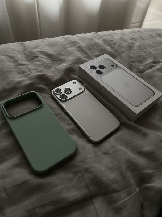 Iphone 17 pro ( с Гаранция към Зора и на 0 цикъла )