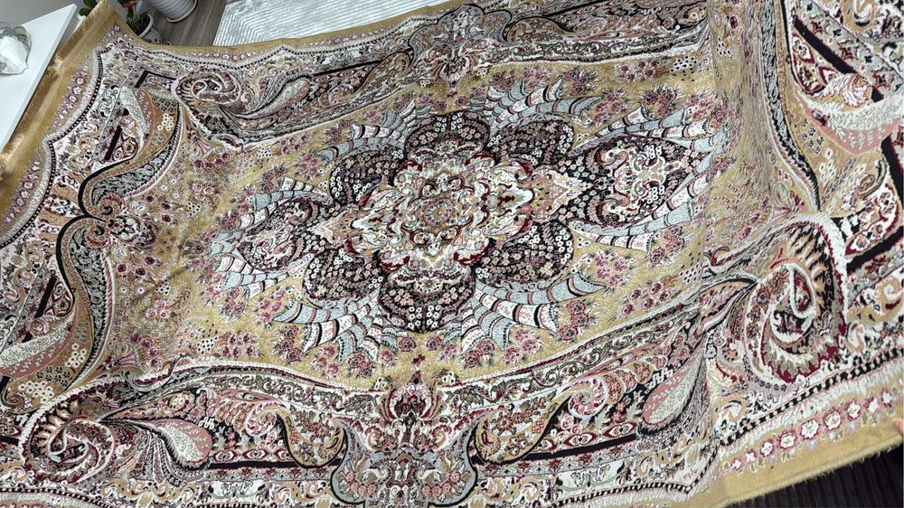 Продаю шелковые ковры.