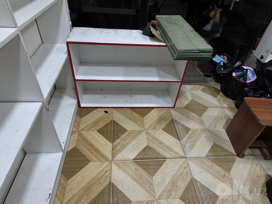 Do’kon uchun vitrina polka