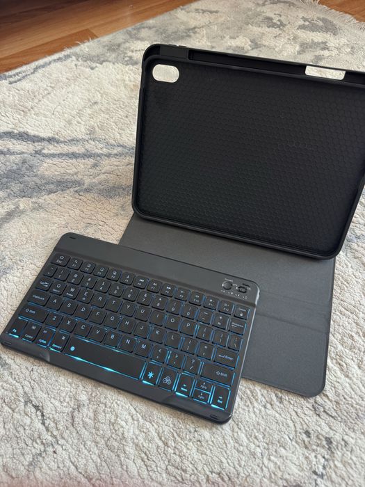 Husa Zoopie cu tastatura pentru iPad 11, 10.9” A16