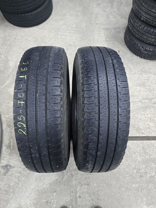 2 Броя Бусови 225/75/16C Michelin 5,6mm 22dot