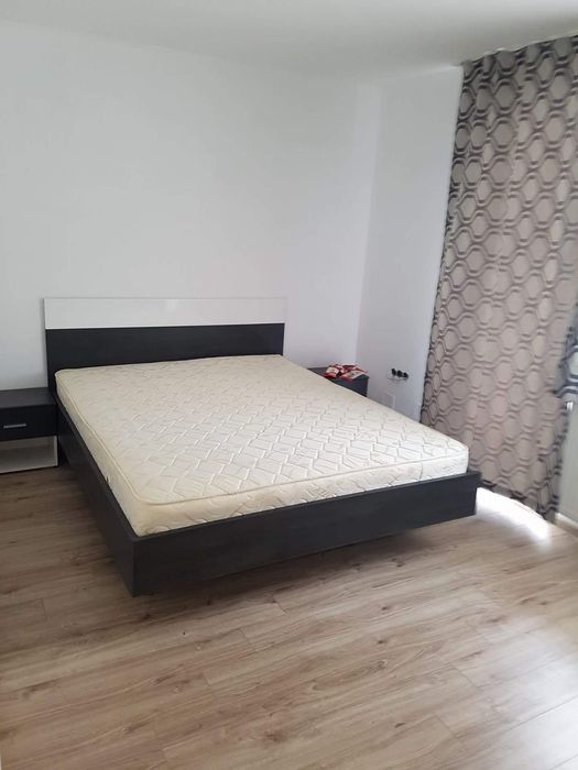 Vand apartament semidecomandat