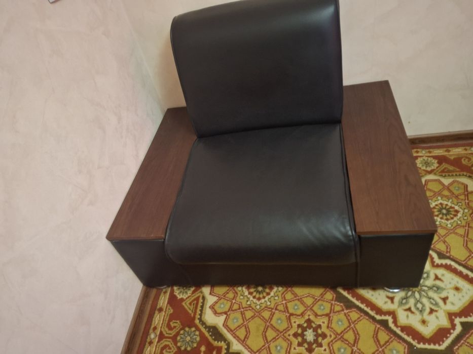 Кожанное кресло для офиса и дома салона
