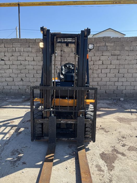 Вилочный погрузчик