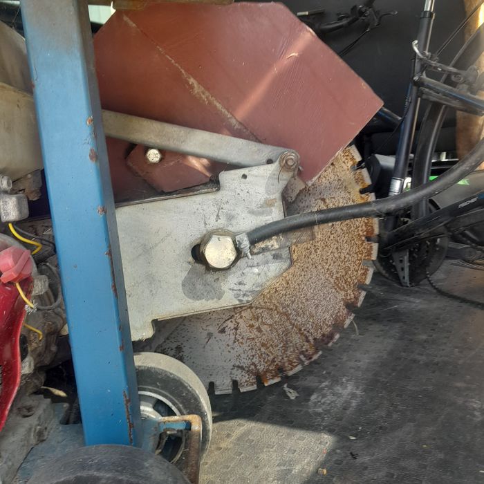 Drujba de beton ‐cu pînză 350-500mm lcu motor HONDA