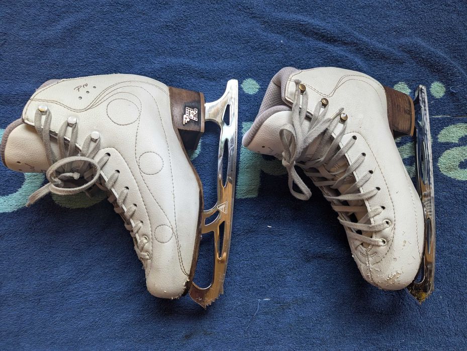 Професионални кънки за фигурно пързаляне Risport Royal Pro, размер 225