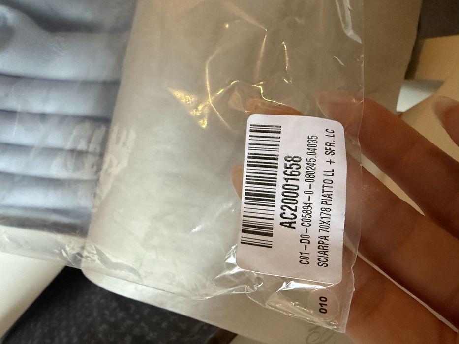 Оригинален чисто нов шал Chopard!