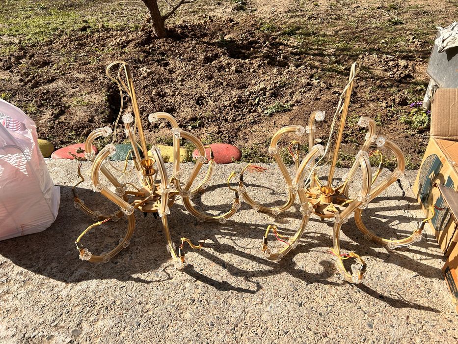 Продаются 2 люстры полный комплект