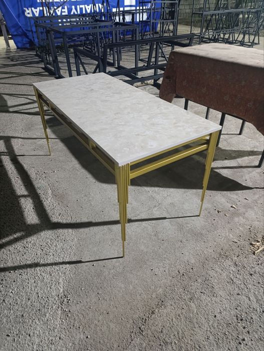 Jurnalniy stol loft