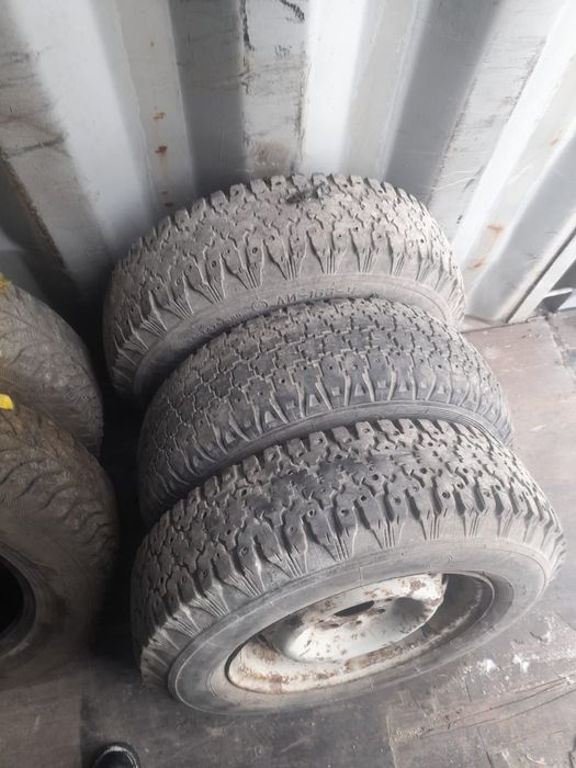 Шины, запчасть на машину 2017