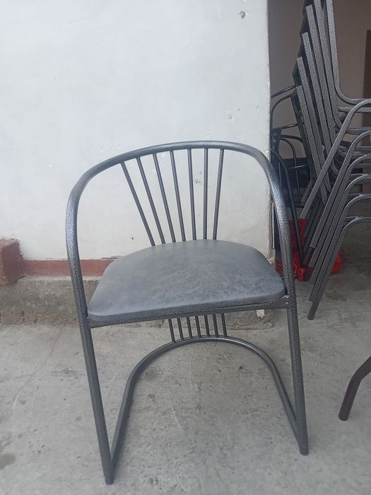 Temir stul sotiladi narxi 210 ming kelishiladi