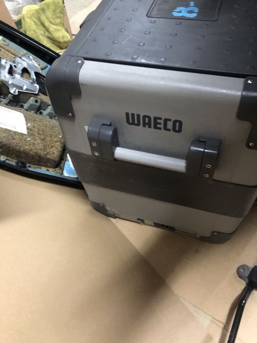 Vand lada frigorifica Frgider 12/24 V 220 WAECO CFX 65 second hand