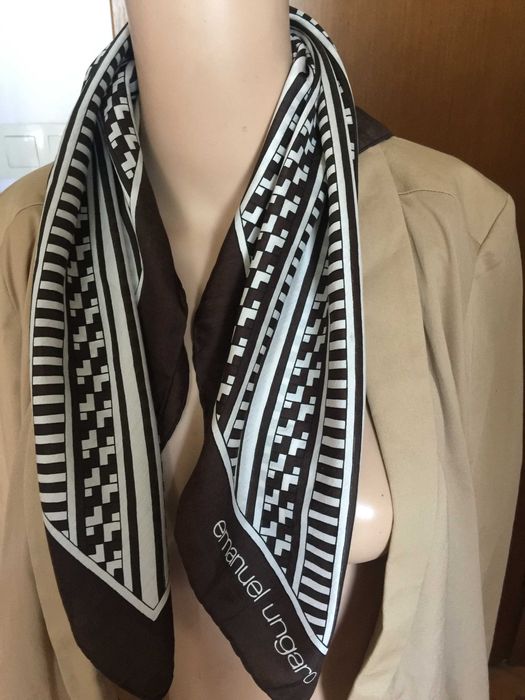 Дамски шал Emanuel Ungaro