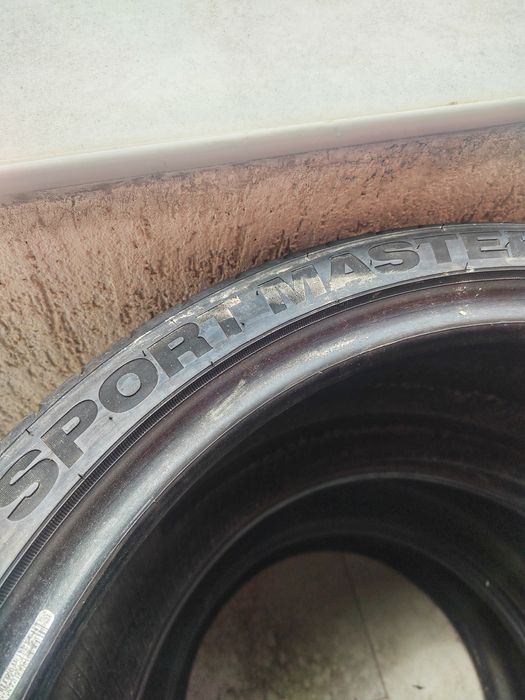 Гуми 235/35/R19 2 броя