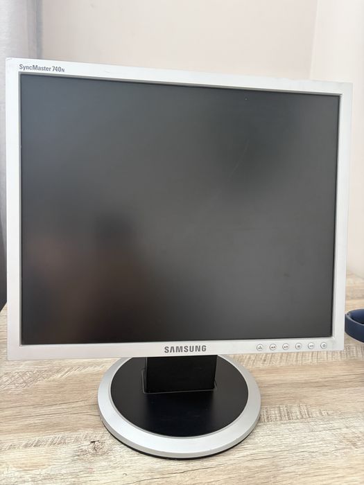 Монитор Samsung SyncMaster 740N