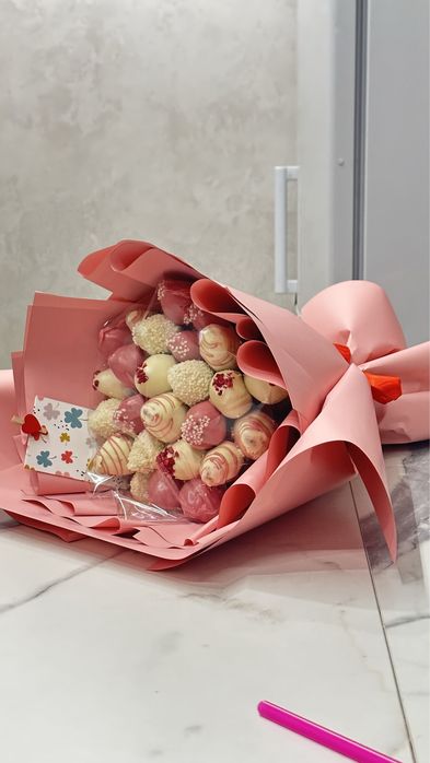 Клубника в шоколаде, букты , цветы , подарок