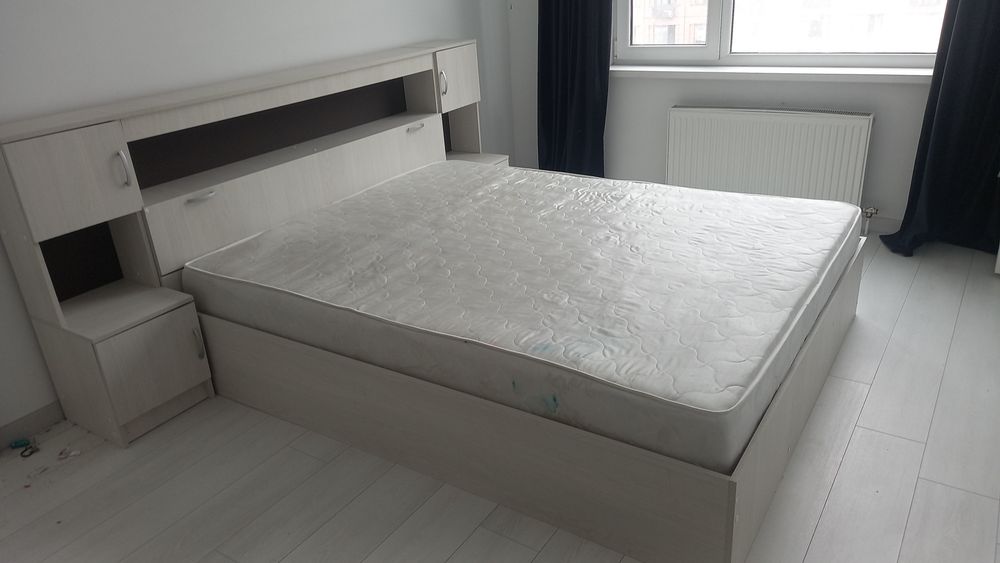 Продам кровать с тумбами