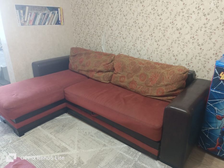 Отдам в дар диван и ковер