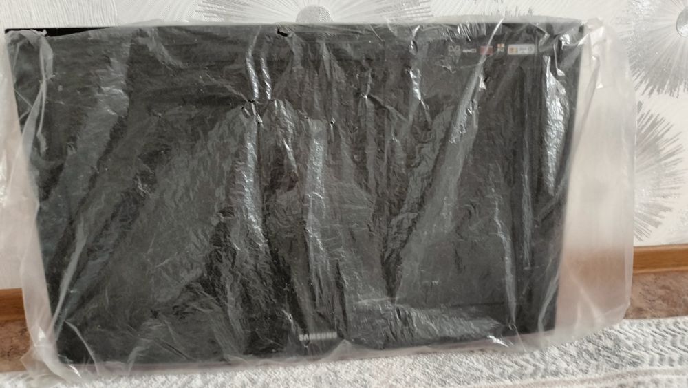 Телевизор с кронштейном