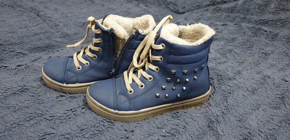 Продам зимние ботинки