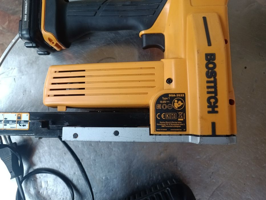 Stapler Bostitch