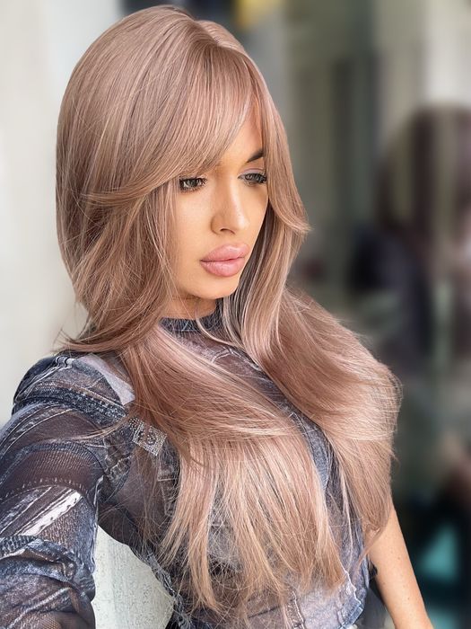 Peruca lunga saten dechis spre roze