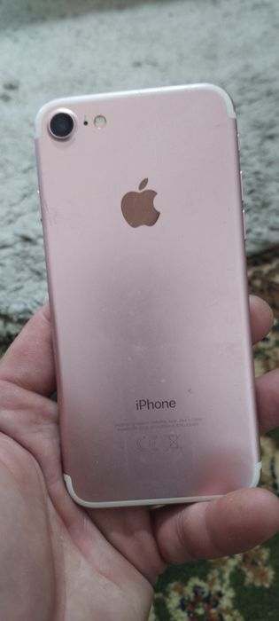 Айфон 7 на запчасти  экран разбит