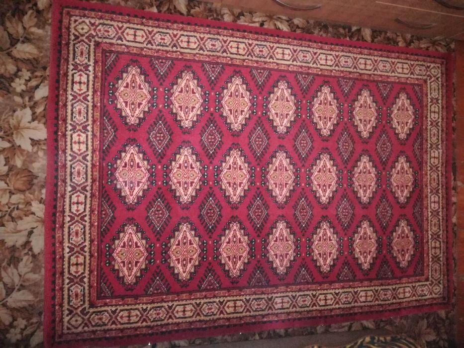 Ковры шерстяные и бельгийские.