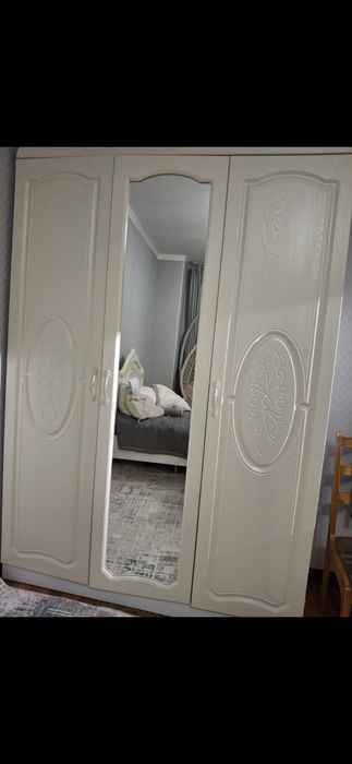 Продается шкаф и туалетный столик