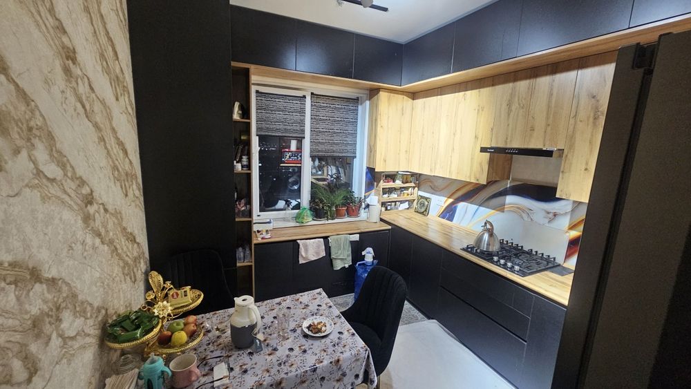 Сотилади срочно .Спутник 16а 3 хона 16/16 этаж 71500& мебель техникала