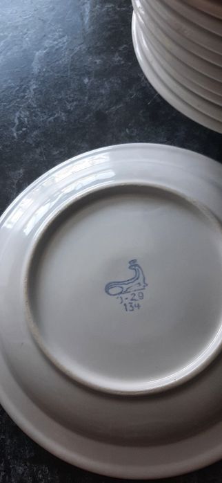 Продам тарелки общепит пол 1-е и 2-е.  Есть побольше тарелки.
