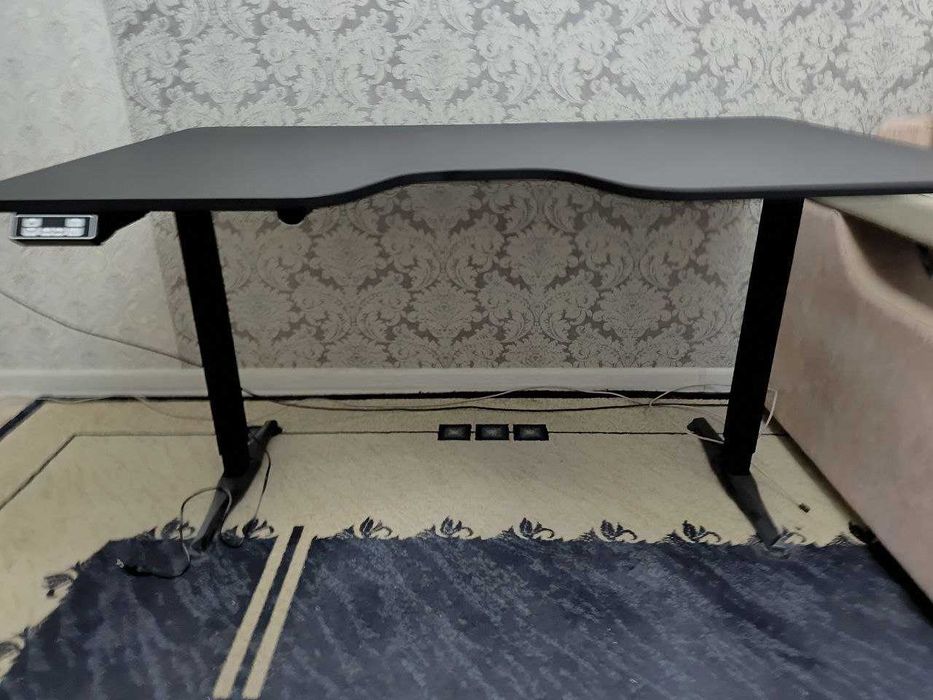 Компьютерный стол (С регулировкой высоты)
