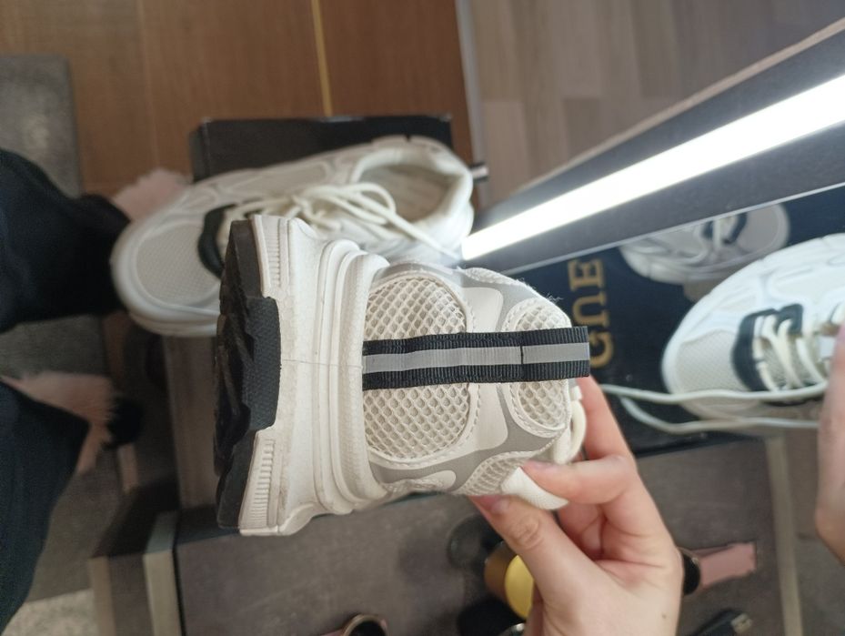 Нови сникърси cropp