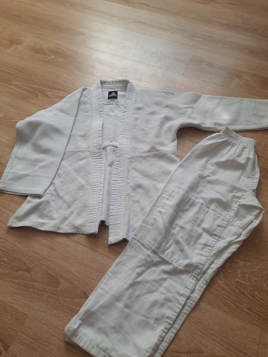 Продам кимоно 140см