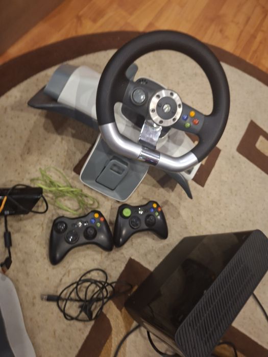 Xbox 360 E 1tb merge forte si are foarte mult jucuri