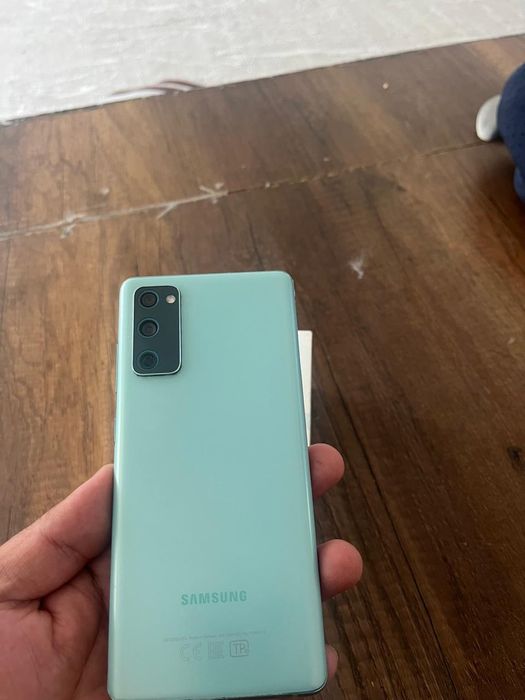 Самсунг s20FE 5G