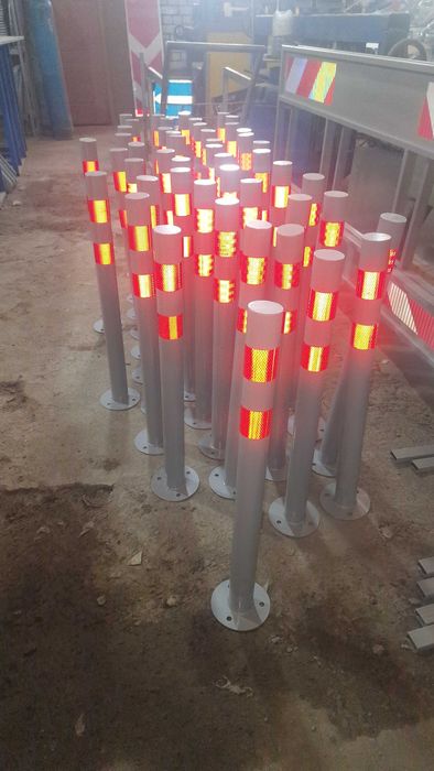 Дорожные знаки и стойки