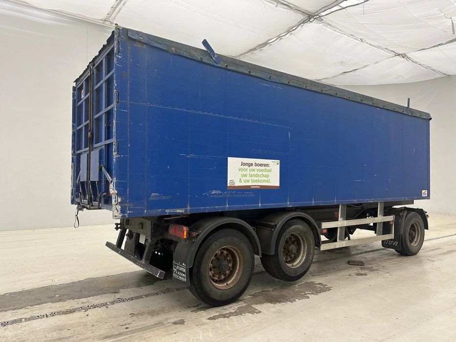 Remorca agricola basculabila  cereale