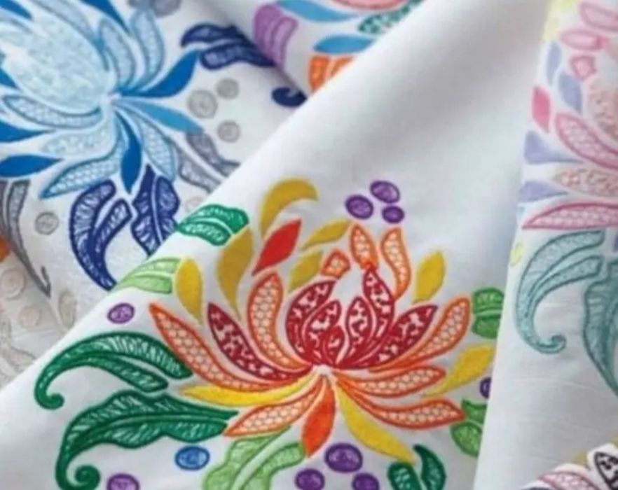 Продается швейно вышивальная машинка